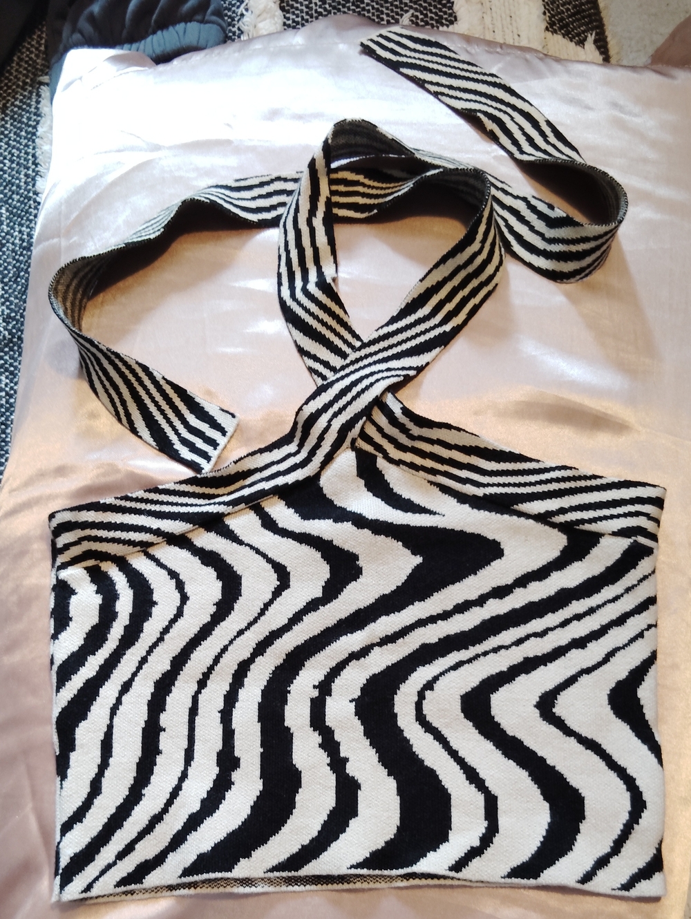 Windsor Black & White  Knit Crop Halter Top S NEW